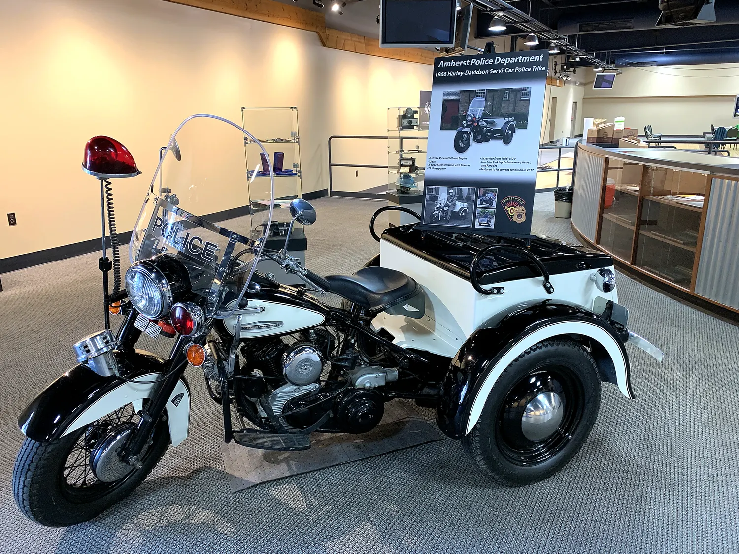 Exhibit displays and digital signage