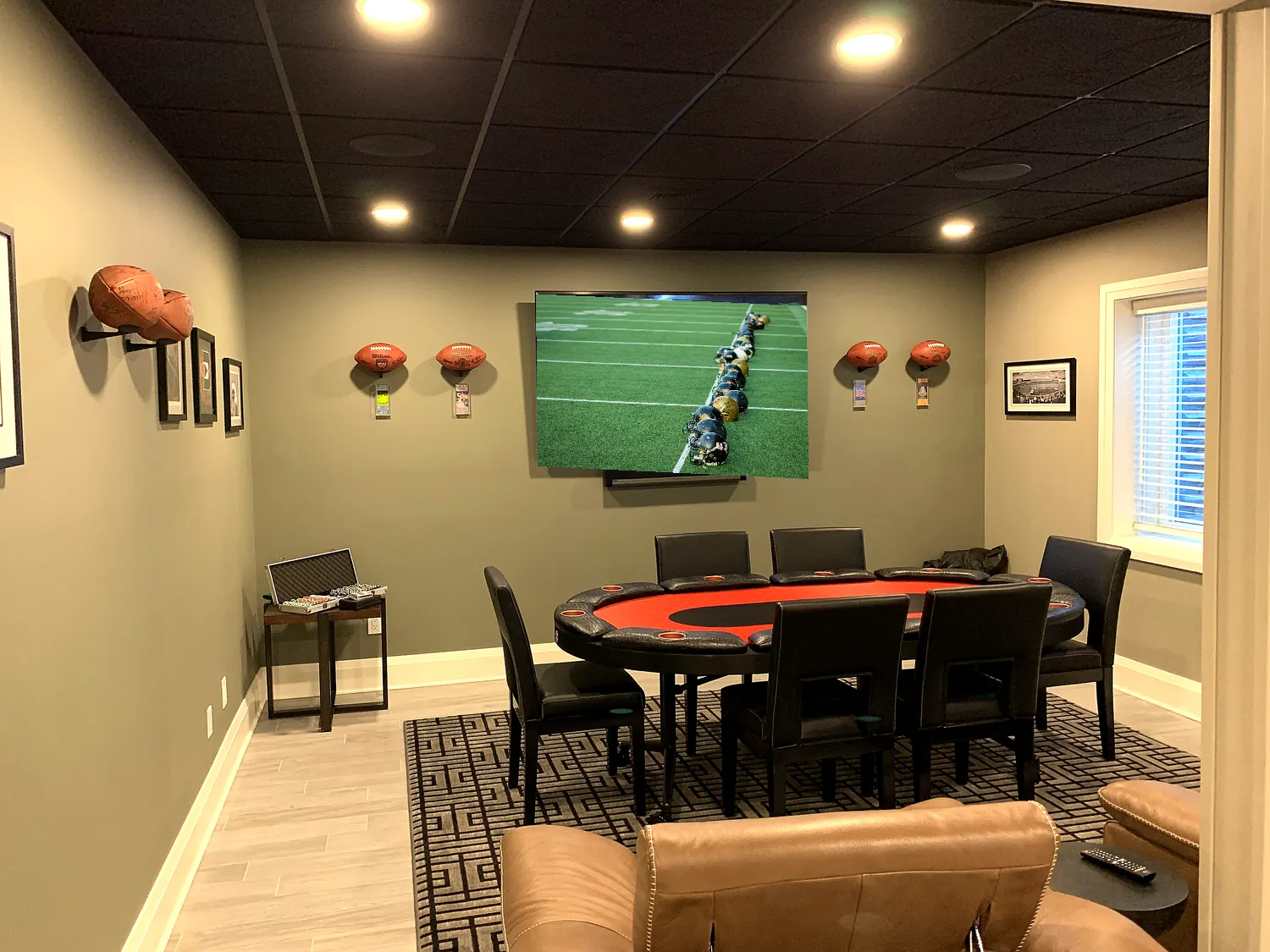 Game room and entertainment space