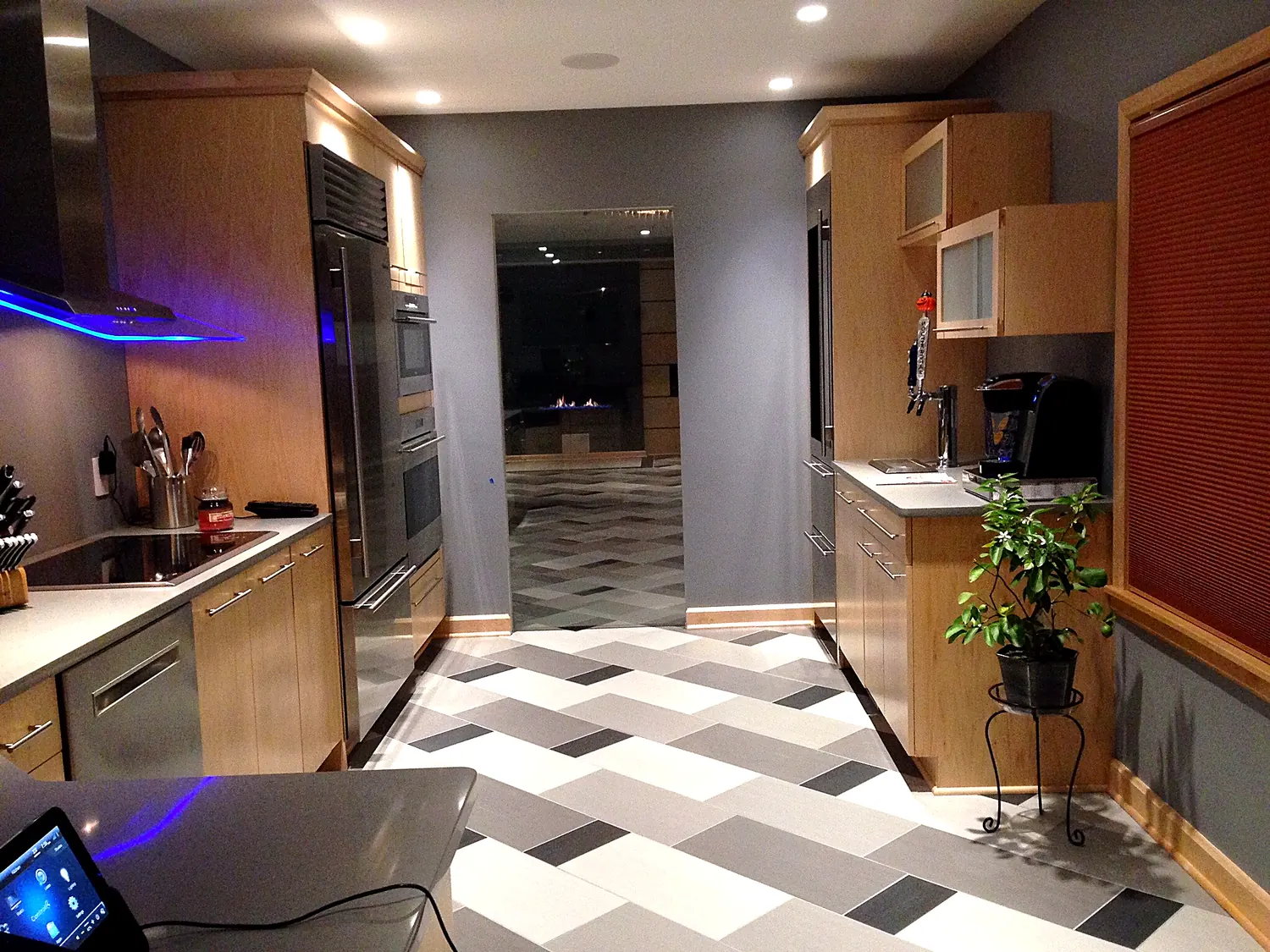 Smart kitchen with accent lighting and one-touch control